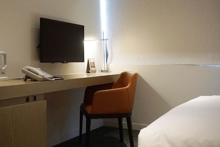 Room 10 of 66