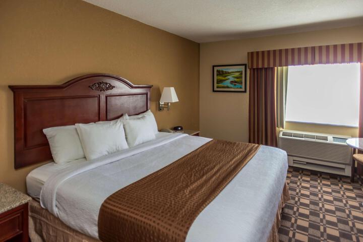 1 King Bed High Speed Internet Accessible Mountainside Microwave and Refrigerator Full Breakfast (4 of 9)