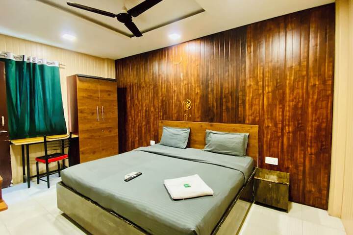 Room 12 of 33