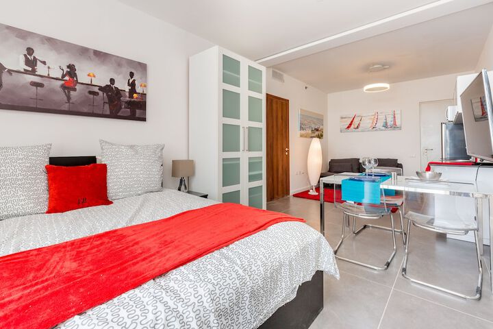 Room 4 of 22