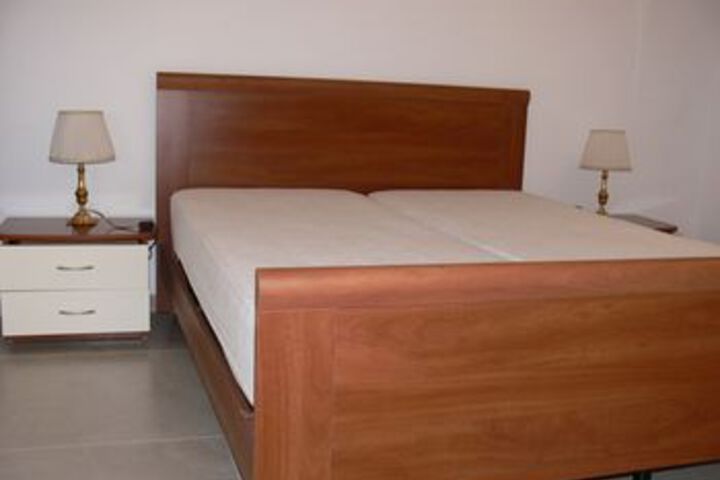 Room 12 of 18
