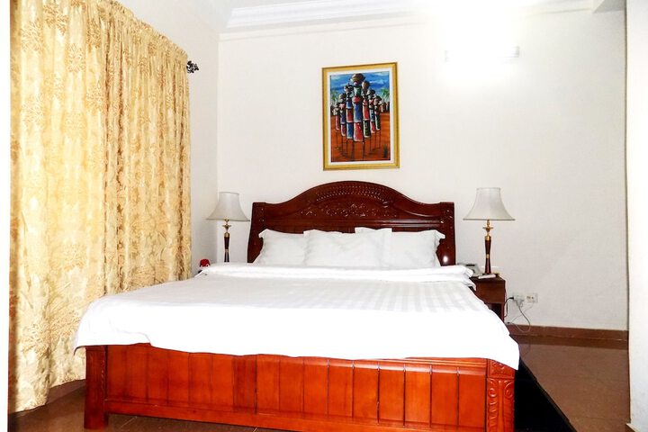 Room 8 of 32