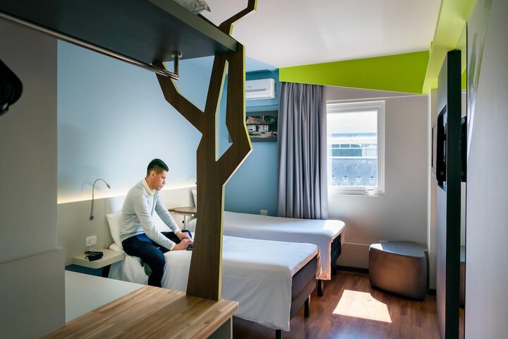 Room 5 of 48