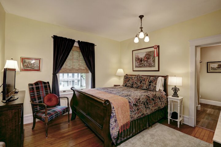 Room 9 of 49