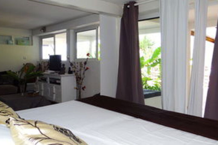 Room 102 of 118