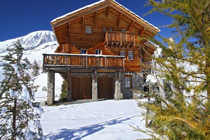 Chalet in Alpe D'huez With Sauna & Hot Tub in Huez