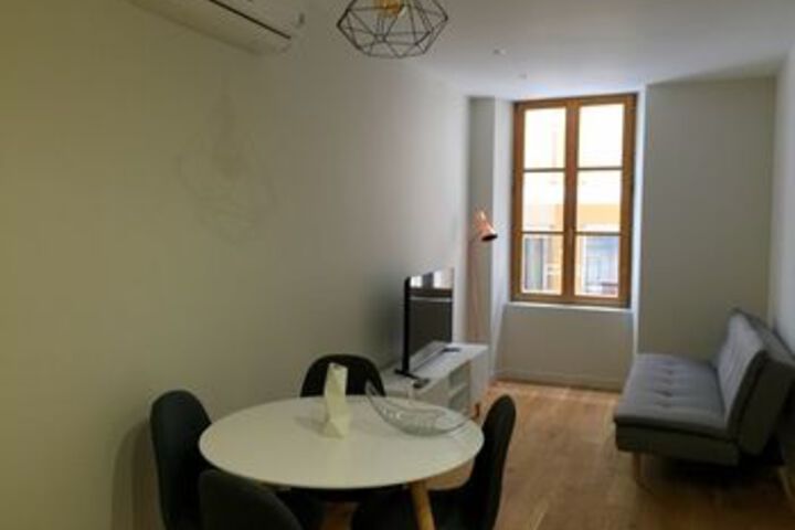 Room 163 of 200