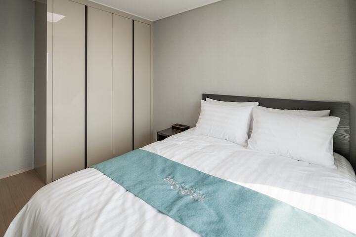Room 27 of 36