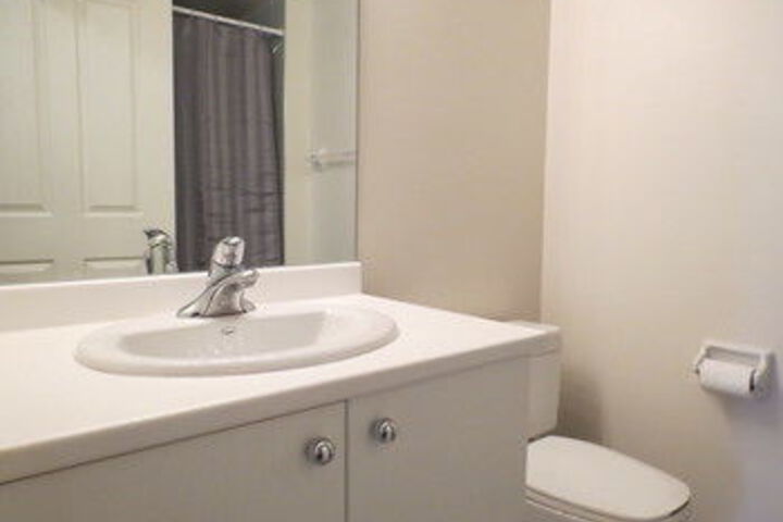 Room 4 of 12