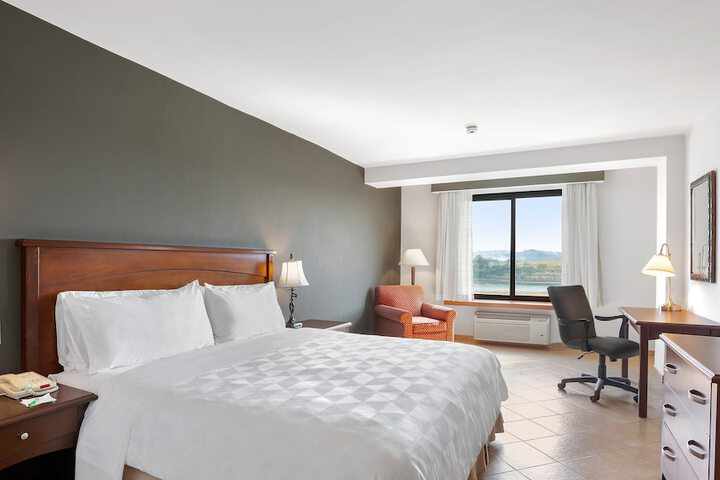 Room 7 of 75