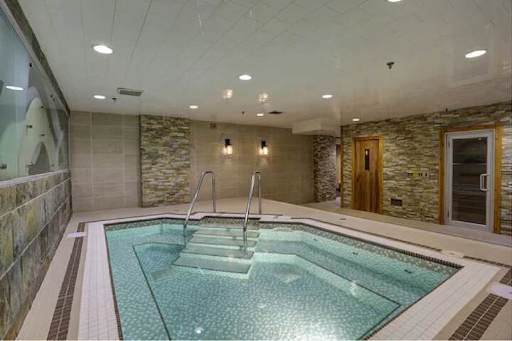 Indoor spa tub