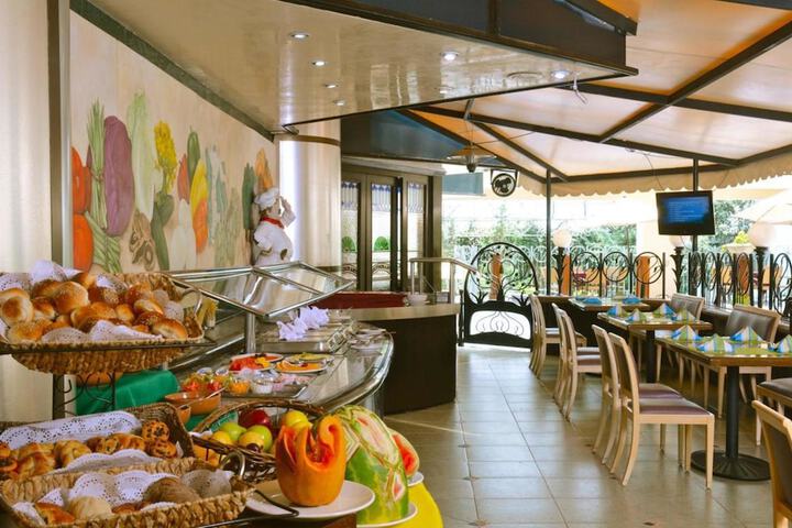 Food court