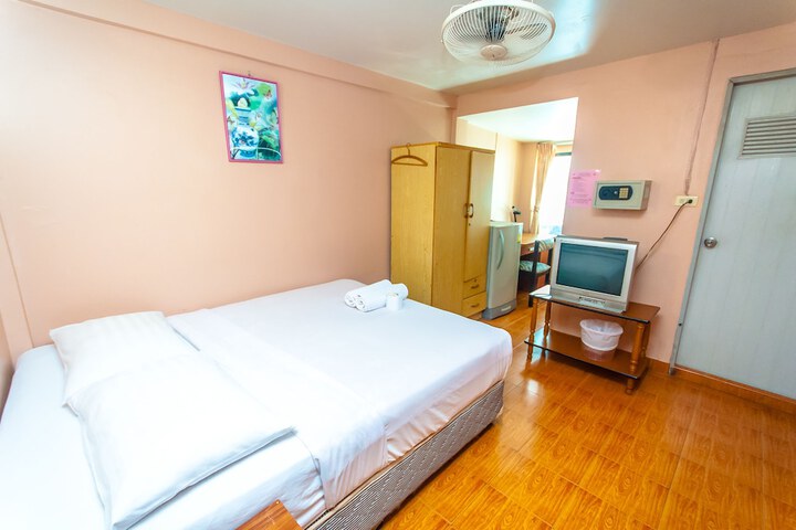 Room 12 of 52
