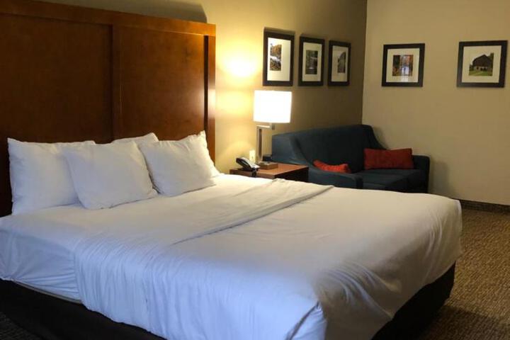 1 King Bed Deluxe Room (21 of 27)