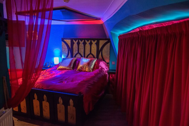 Room 53 of 272