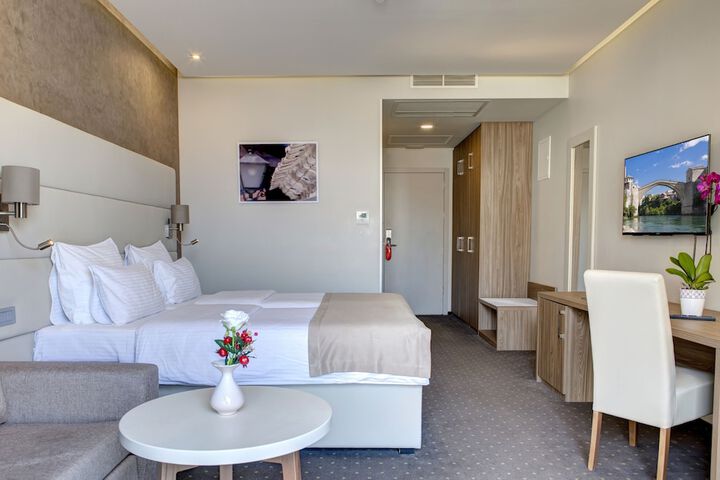 Room 36 of 136