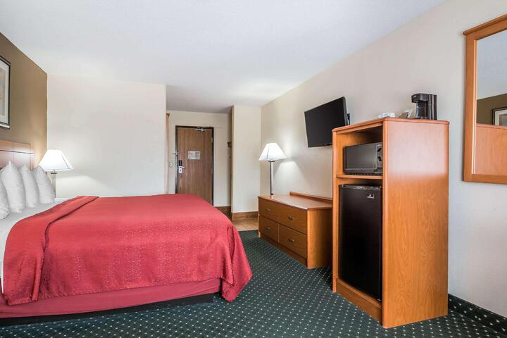 1 King Bed (3 of 8)