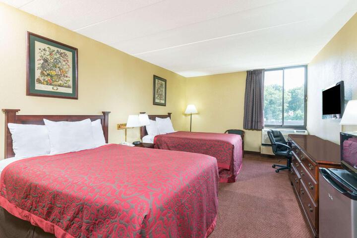 1 King Bed (7 of 10)