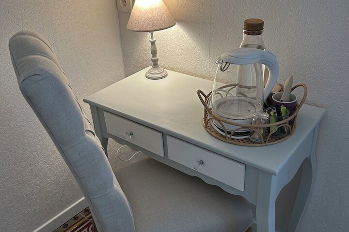 Room 74 of 98