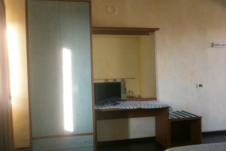 Room 42 of 60