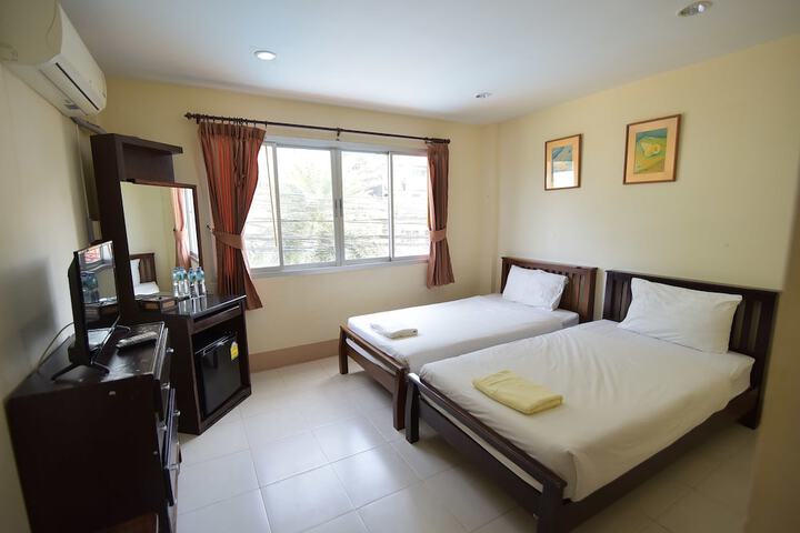 Room 12 of 28