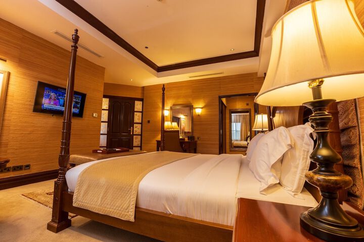 Room 4 of 81