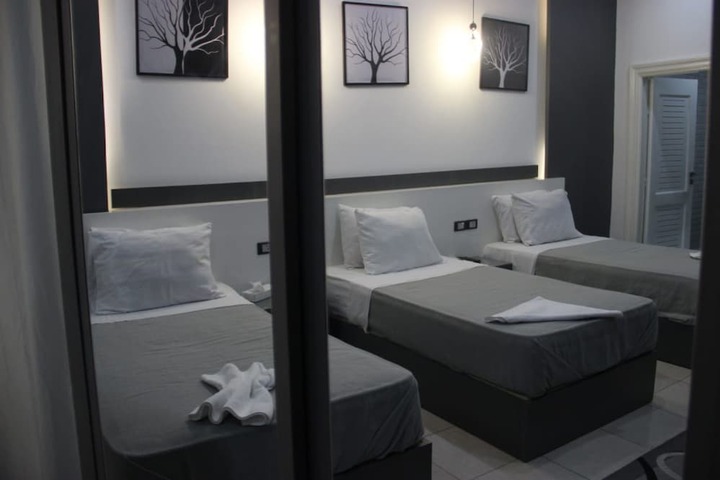 Room 15 of 34