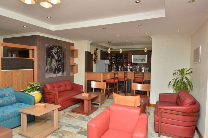 Lounge 114 of 134