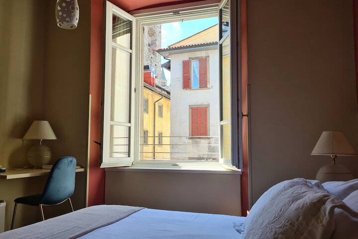 Room 7 of 75