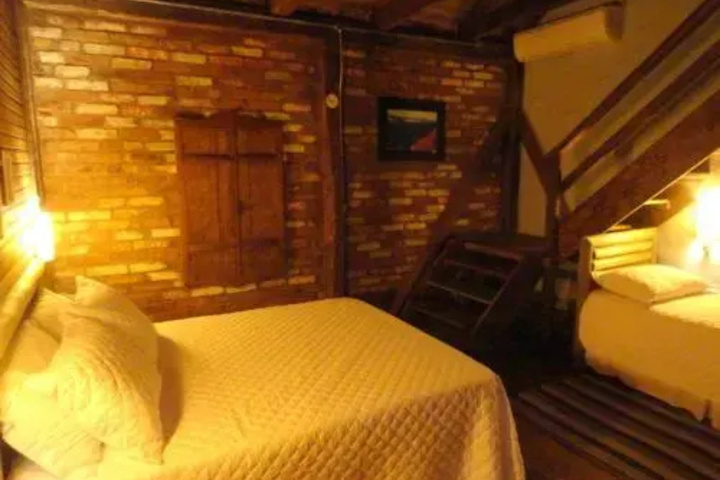 Room 4 of 14