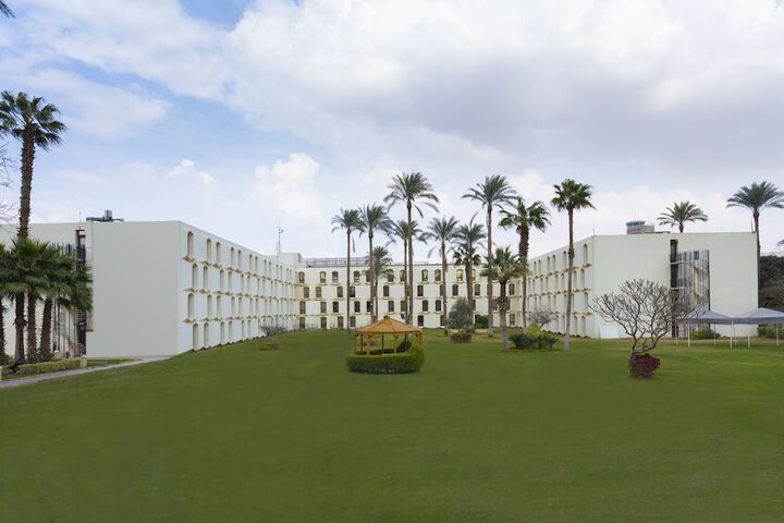 Hotel Exterior 70 of 71
