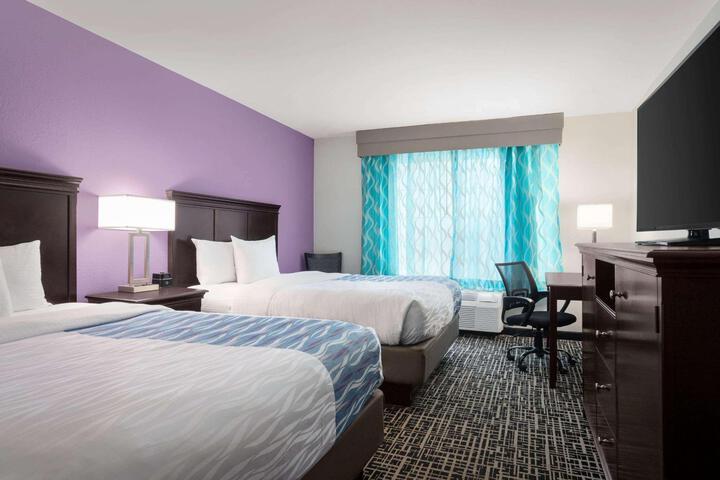1 King Bed (2 of 14)