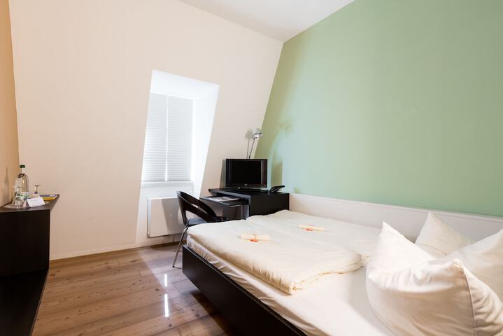 Room 4 of 52