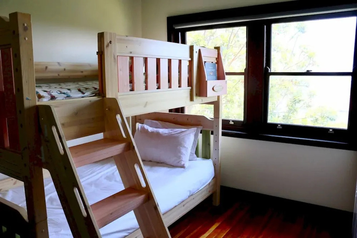 Room 6 of 11