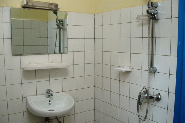 Room 10 of 16