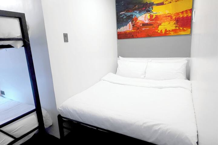 Room 8 of 32