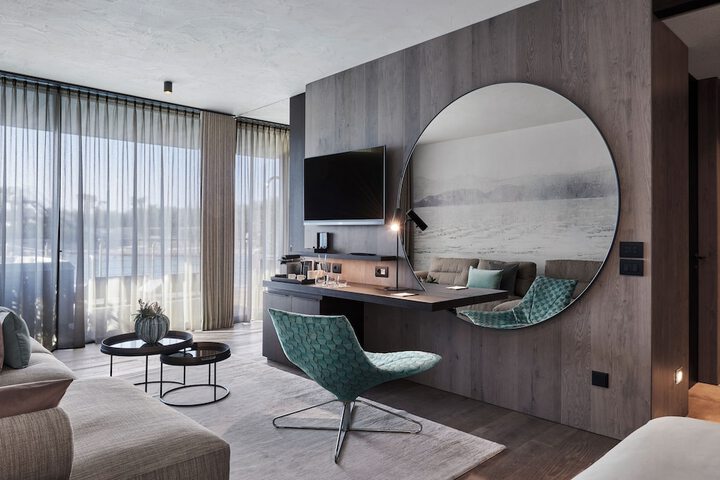 Room 11 of 103