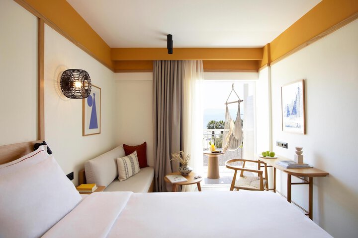 Room 43 of 99