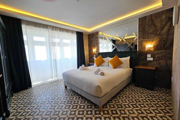Room 10 of 19