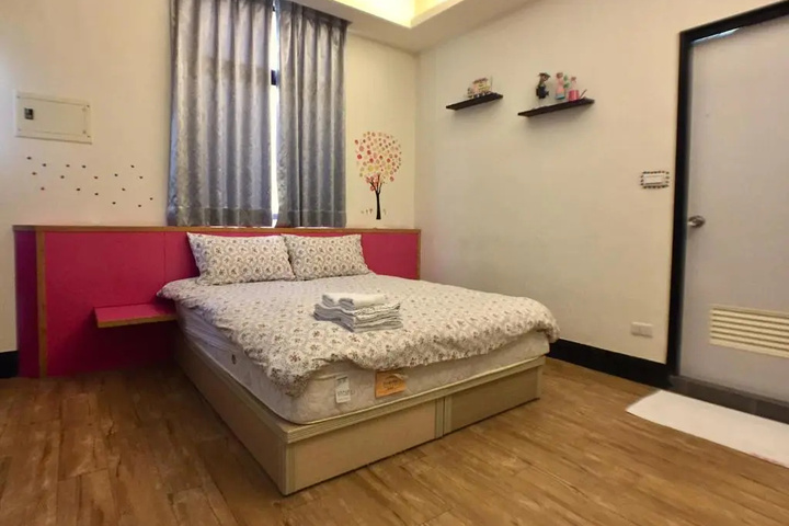 Room 10 of 12