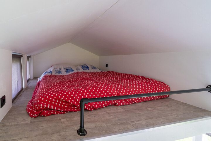 Room 2 of 42