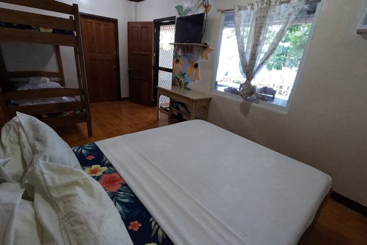 Room 12 of 160