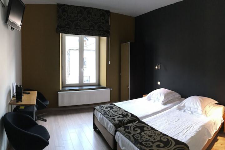 Room 3 of 29