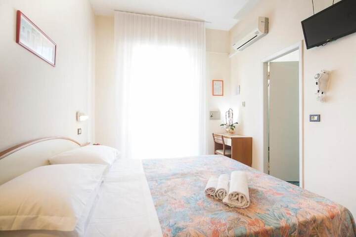 Room 7 of 19