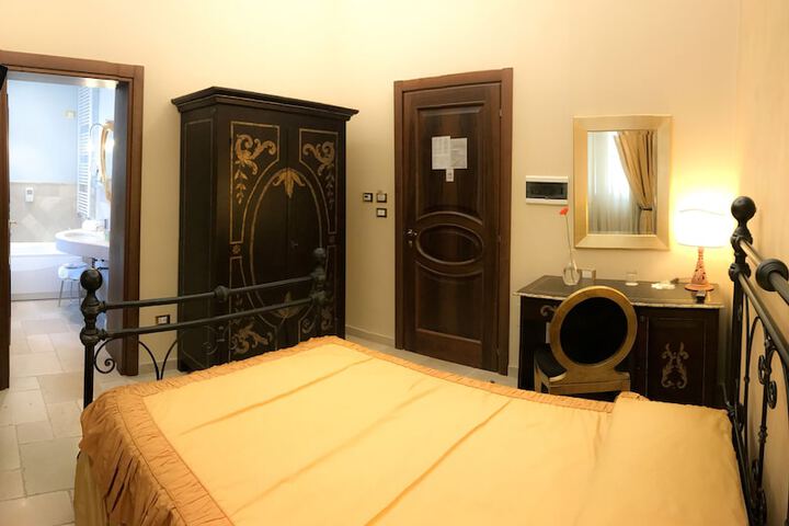 Room 16 of 107
