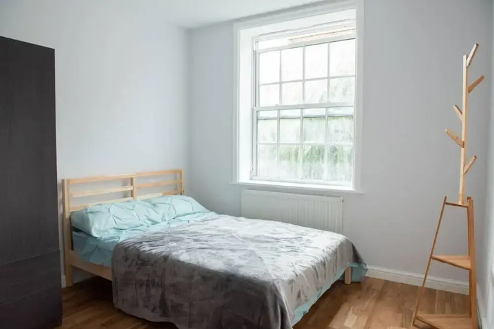 Room 2 of 10