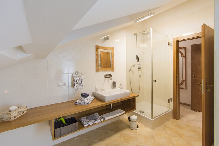 Room 30 of 44