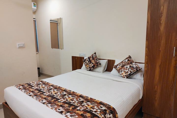 Room 8 of 66