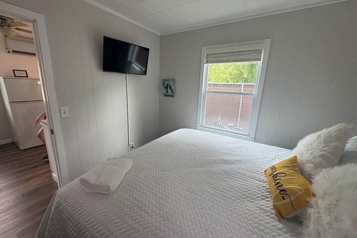Room 34 of 141