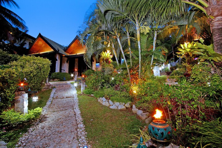 Hotel Exterior 64 of 75